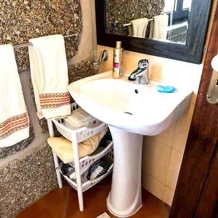 Vila Cosy In With Shared Pool And Views *