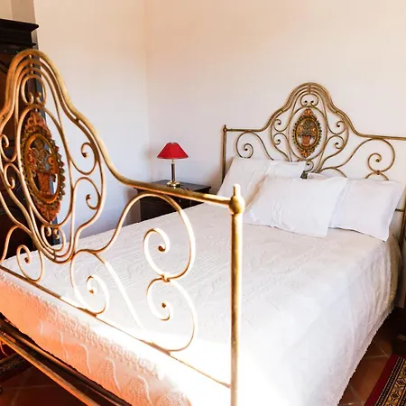 Cosy In With Shared Pool And Views Vila