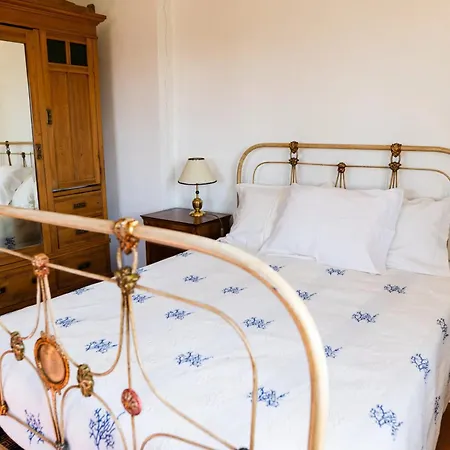 Vila Cosy In With Shared Pool And Views