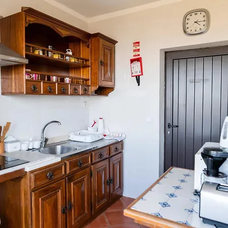 Cosy In With Shared Pool And Views Vila *