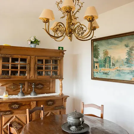 Cosy In With Shared Pool And Views Vila