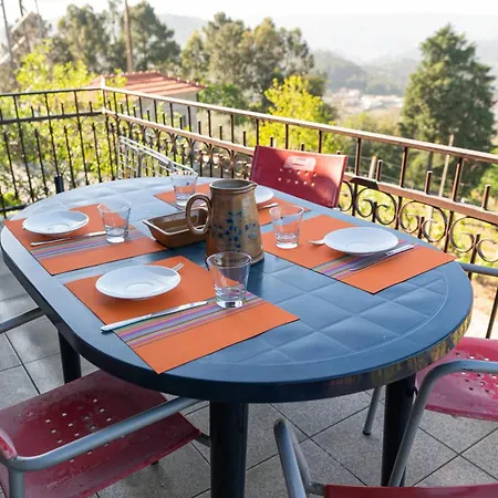 Vila Cosy In With Shared Pool And Views *