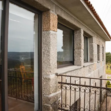 Vila Cosy In With Shared Pool And Views *