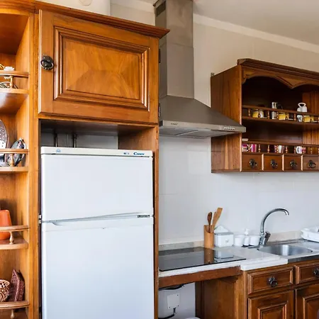 Cosy In With Shared Pool And Views Villa *
