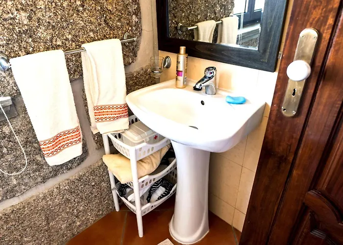 Villa Cosy In With Shared Pool And Views *