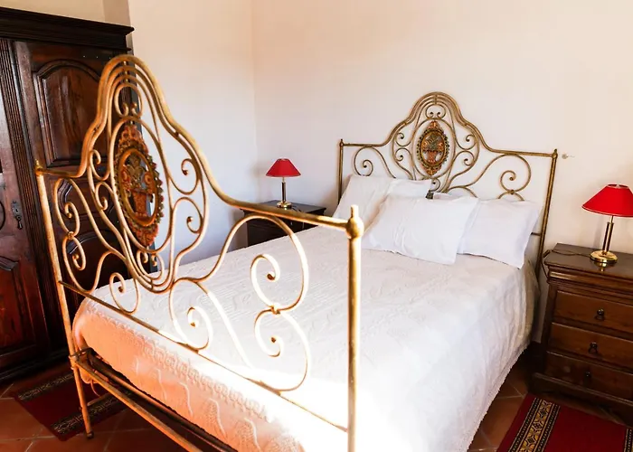 Cosy In With Shared Pool And Views Villa