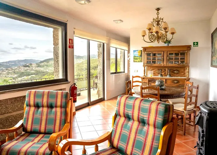 Cosy In With Shared Pool And Views * Aveiro