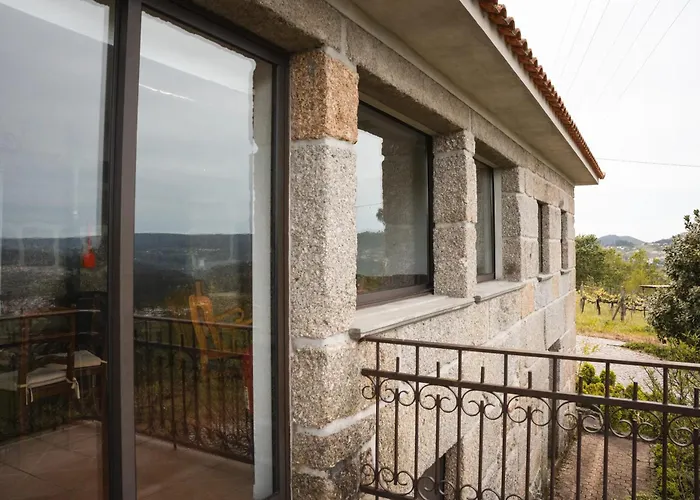 Villa Cosy In With Shared Pool And Views *